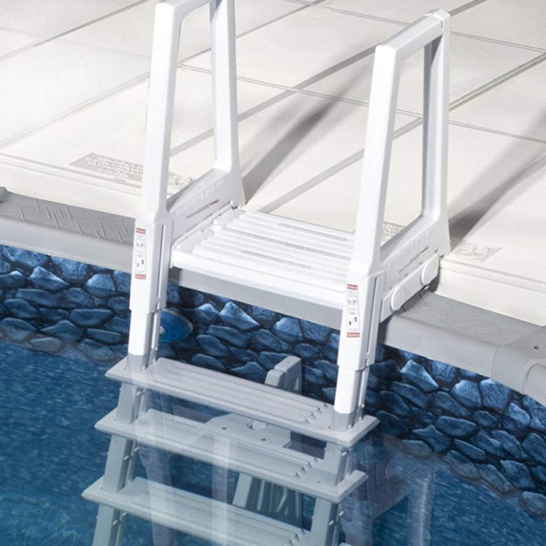 Swimming pool ladder